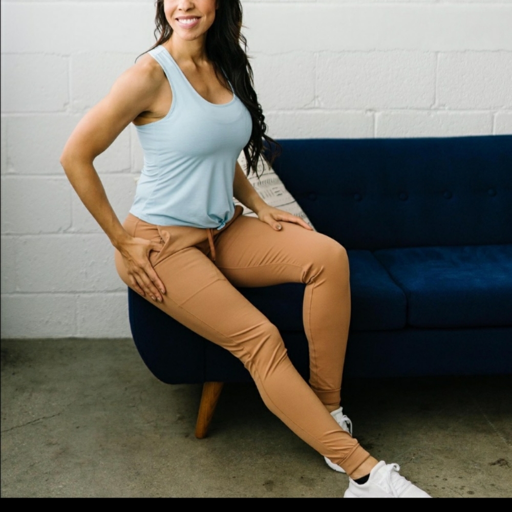 Zyia camel ascend joggers